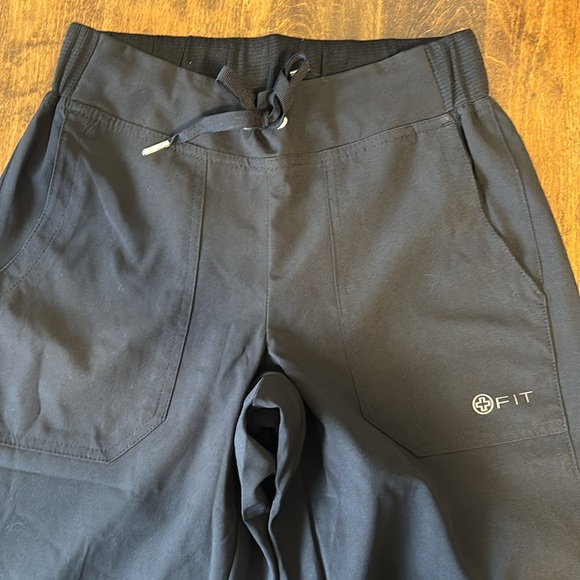 White Cross Fit jogger scrubs. - Picture 3 of 7